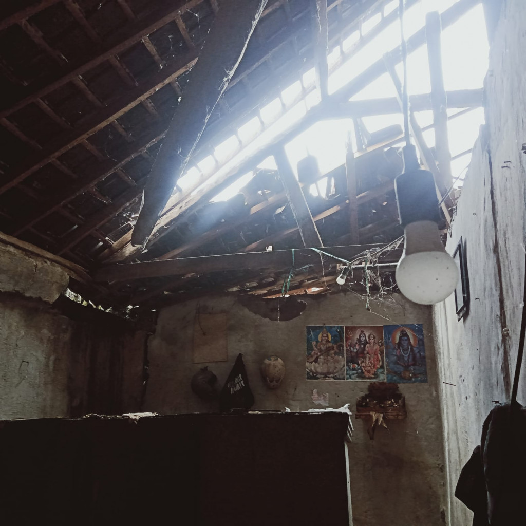 Atap Rumah Roboh di Banjar Pengiasan, Kelurahan Mengwi, Kecamatan Mengwi Tanggal 16 Januari 2023